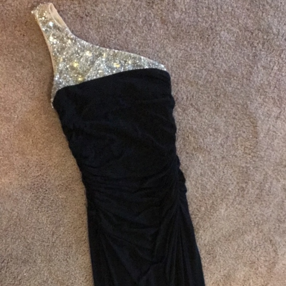 Cachè long, black silk dress.